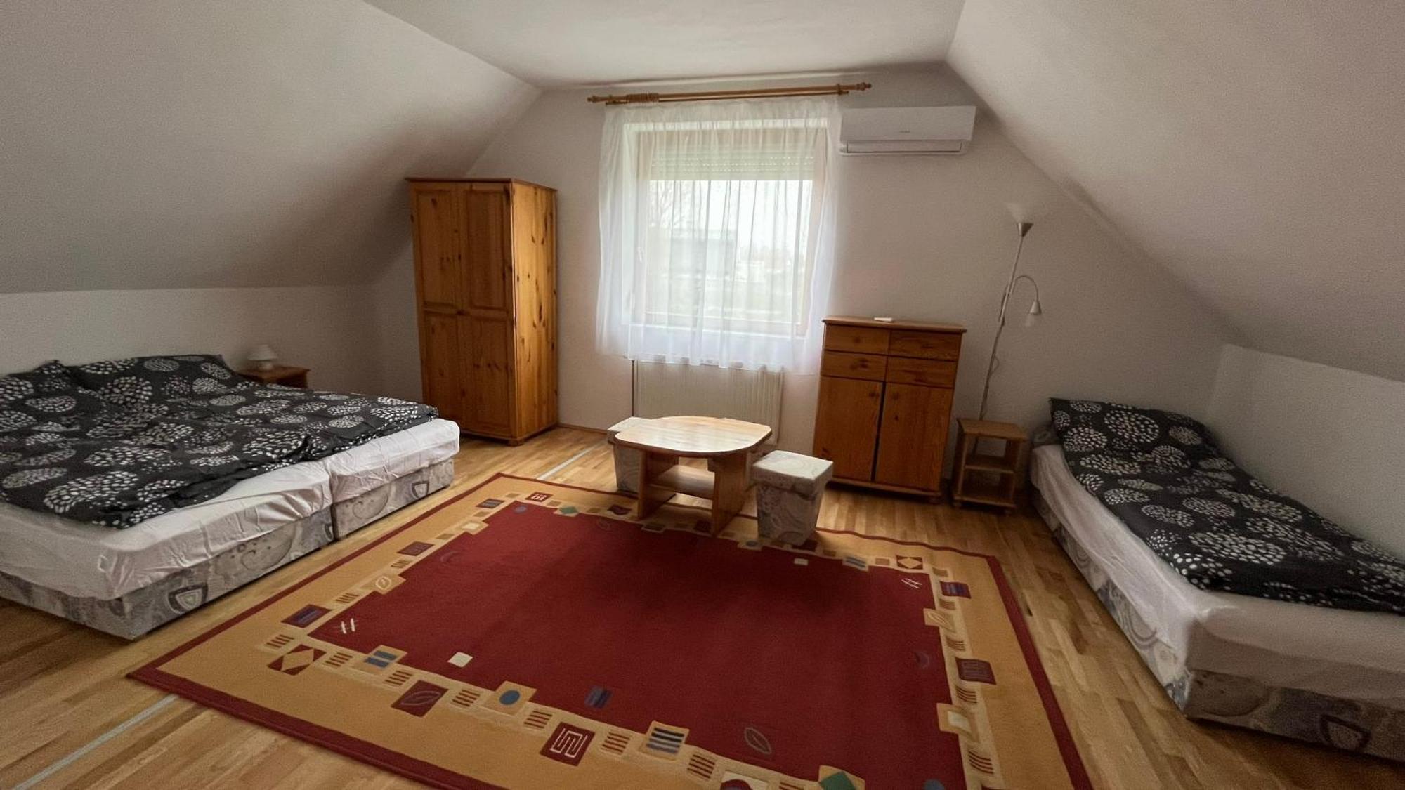 Boezsi Apartman Sárvár Extérieur photo