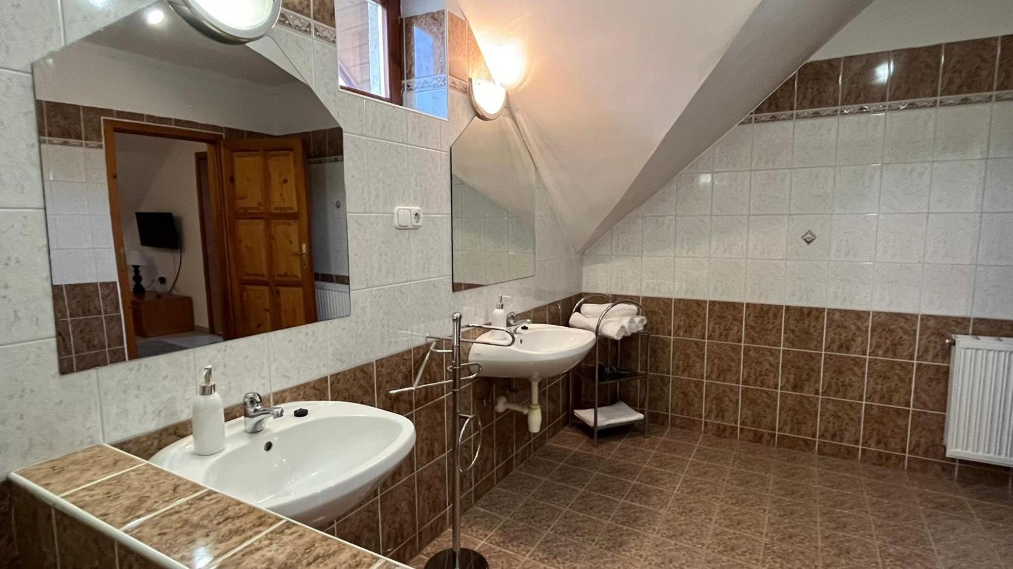 Boezsi Apartman Sárvár Extérieur photo