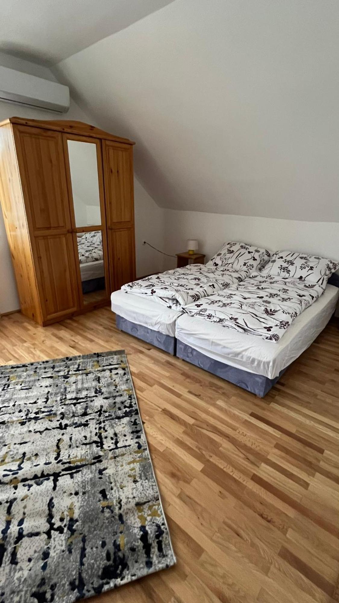 Boezsi Apartman Sárvár Extérieur photo